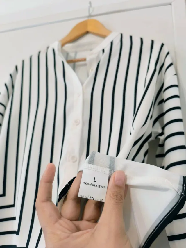 Blusa de rayas blanca y negra talla L