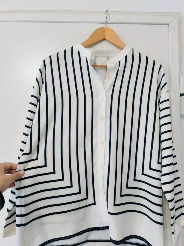 Blusa de rayas blanca y negra talla L