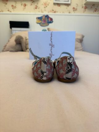 Bailarinas brillo de la marca de flores y floreros