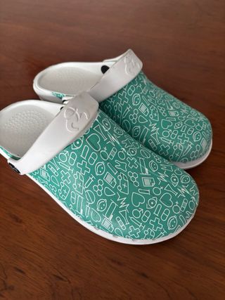 Zuecos Sanitarios Suecos Talla [Talla] - ¡Como Nue