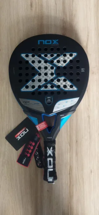 Pala Pádel Nox Future Hybrid 2025 Negra/Azul.