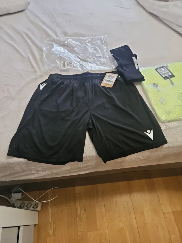 Conjunto árbitro RFEF a Extrenar .