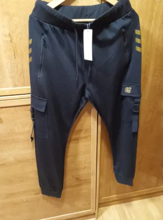 Pantalón chándal negro con bolsillos