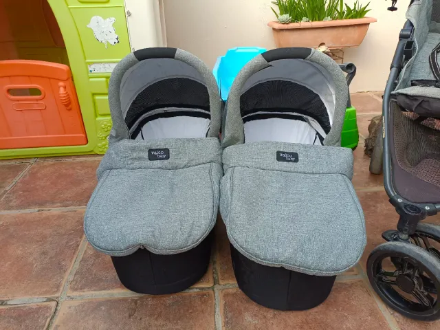 Carro gemelar Valco Baby con capazos