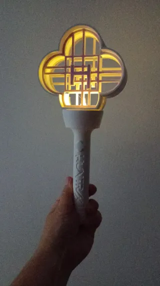 Baston varita luz Huntrix blanco