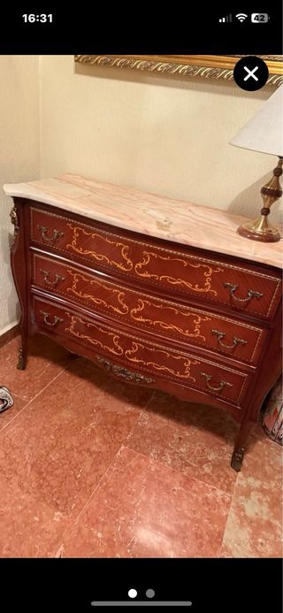 Mesa de entrada de madera y mármol