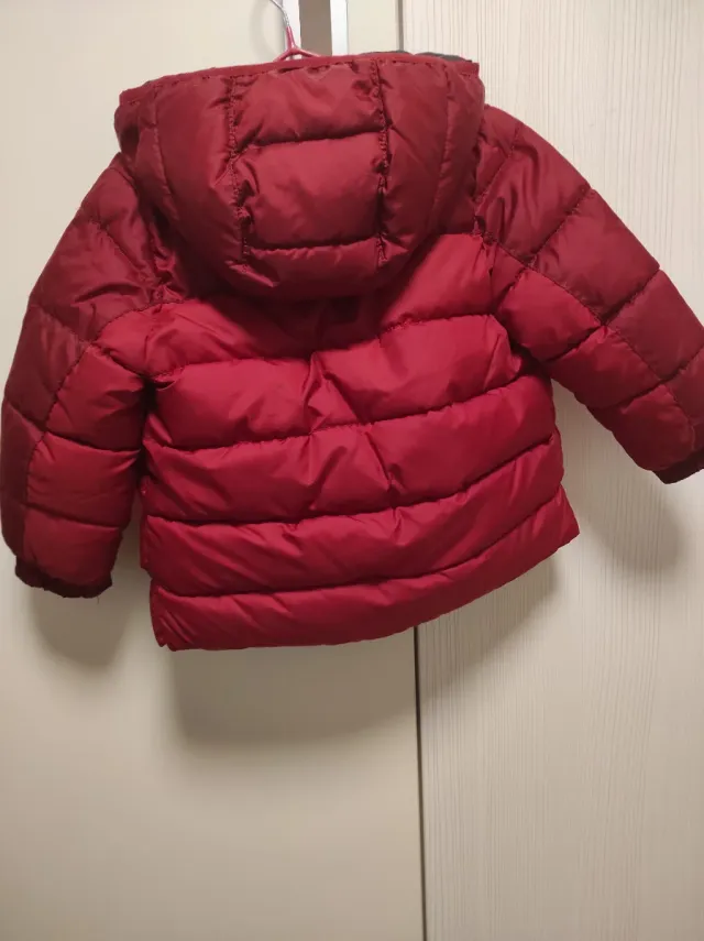 Abrigo niño rojo Zara, talla 4