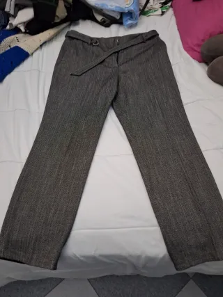 Pantalón C&A gris con cinturón