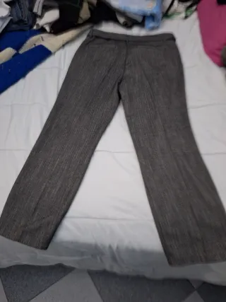 Pantalón C&A gris con cinturón