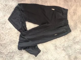 Chándal negro con cremalleras