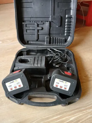 Cargador y 2 Baterías Casals 12V