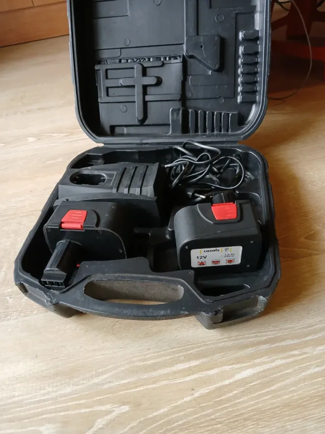 Cargador y 2 Baterías Casals 12V