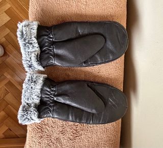 Manoplas cuero y guantes lana negros