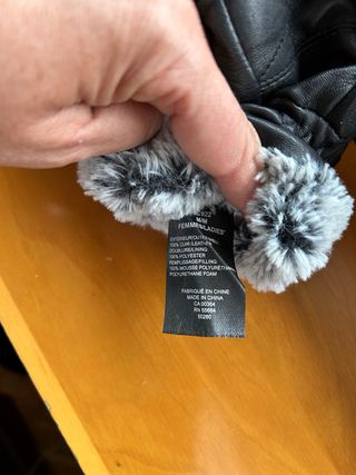 Manoplas cuero y guantes lana negros