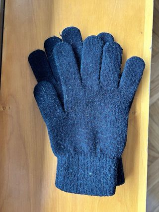 Manoplas cuero y guantes lana negros