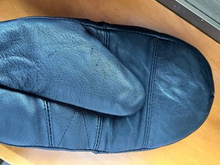 Manoplas cuero y guantes lana negros