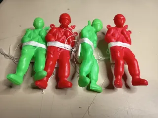 Soldatini paracadutisti rossi e verdi