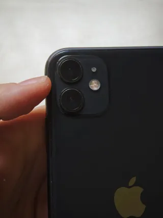 iPhone 11 Negro 128gb con Cargador y Fundas