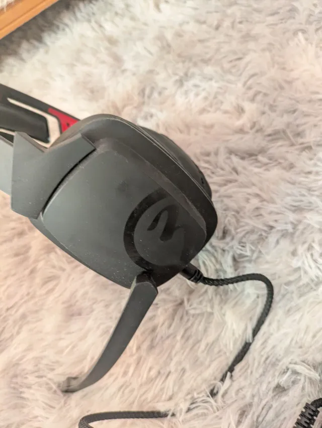 Cascos Gaming Ozone Negros y Rojos