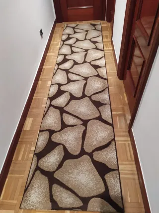 Tappeto da corridoio beige e marrone