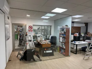 Cerramiento cristal oficina
