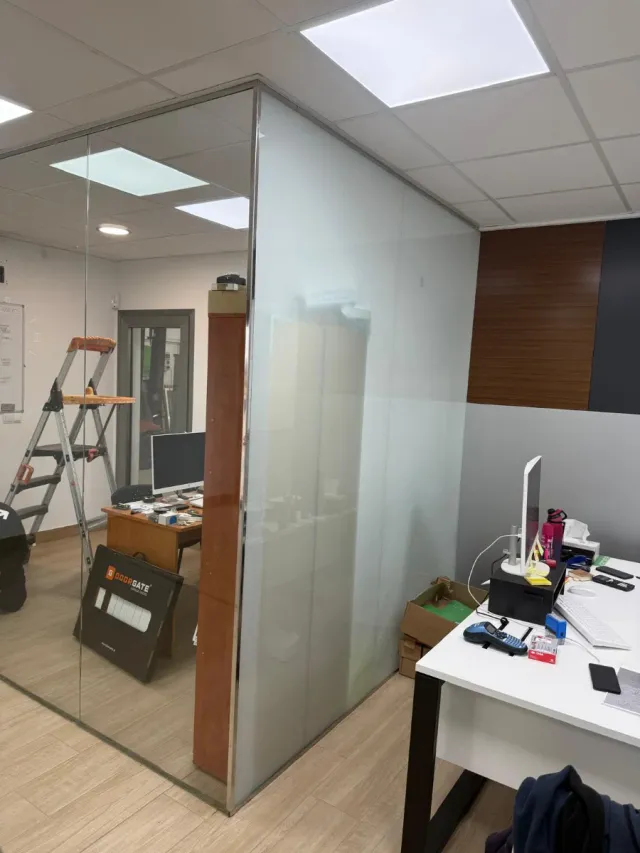 Cerramiento cristal oficina