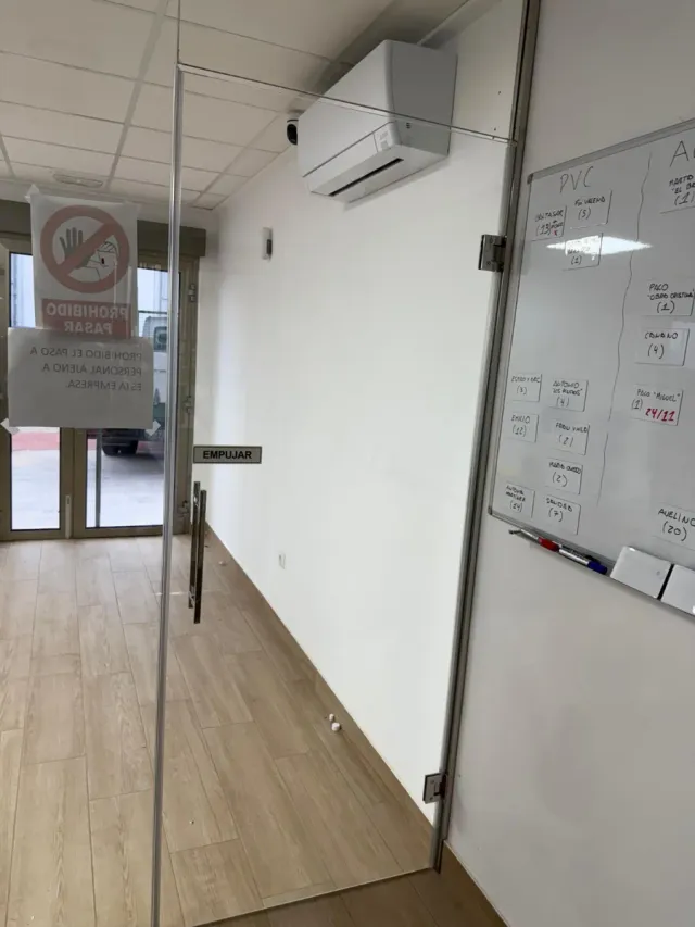 Cerramiento cristal oficina