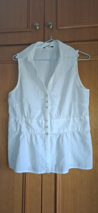 Camisa blanca sin mangas