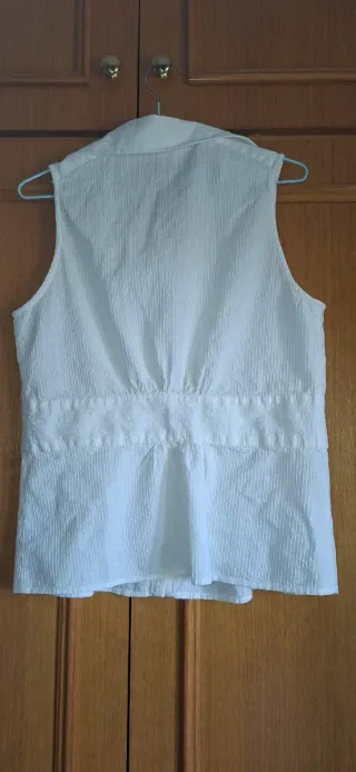 Camisa blanca sin mangas
