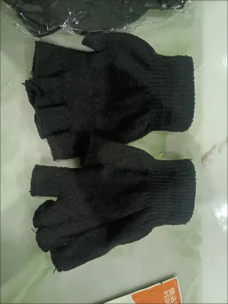Guantes sin dedos negros