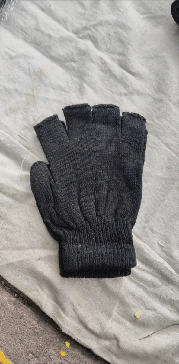Guantes sin dedos negros