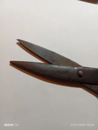 Forbici antiche in metallo battuto