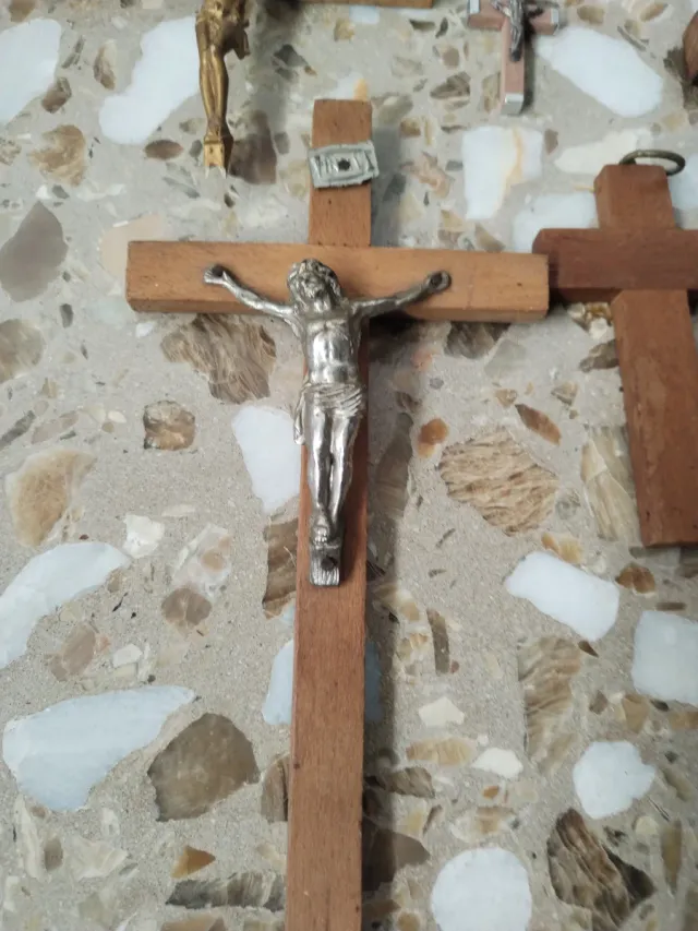 Collezione di articoli religiosi antichi