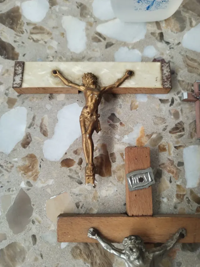 Collezione di articoli religiosi antichi