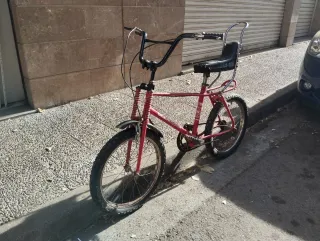 Bicicleta BMX Roja Marca BH