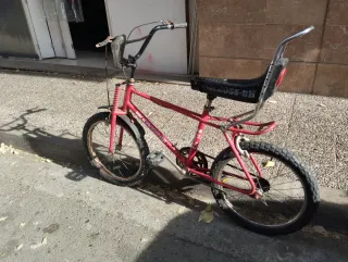 Bicicleta BMX Roja Marca BH