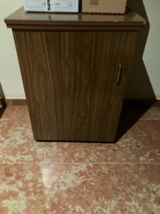 máquina de coser con mueble
