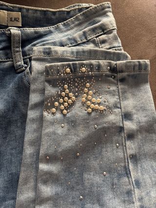 Vaqueros con pedrería