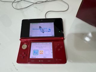 Nintendo 3DS Roja Metálica + 11 Juegos