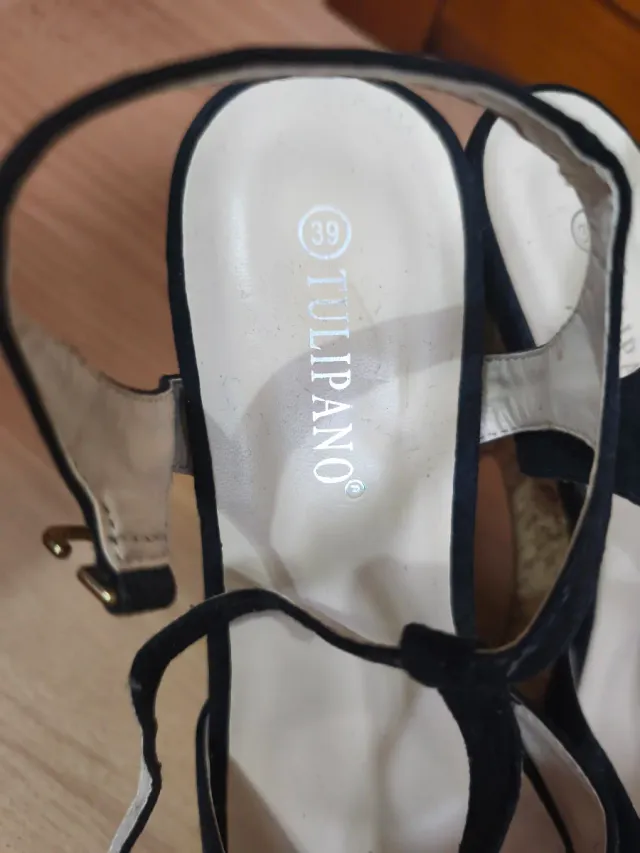 Sandalias de tacón negras