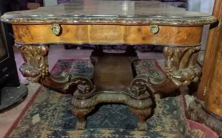 Tavolo Chippendale legno e radica- intagliato