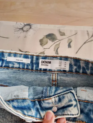 Falda vaquera desgastada