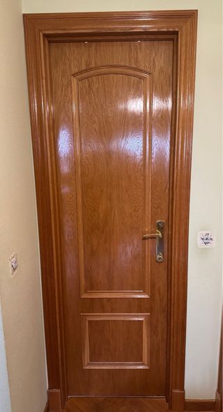 Puerta madera interior acabado Roble