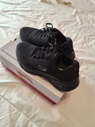 Zapatillas Skechers Negras Arch Fit