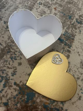 Caixa Coração Dourada com Detalhe