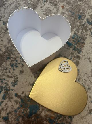 Caixa Coração Dourada com Detalhe