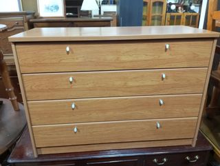 Cajonera de madera color miel