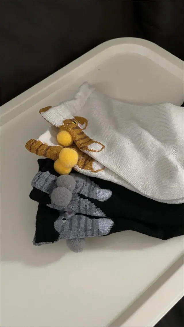 Calcetines divertidos de gato culón