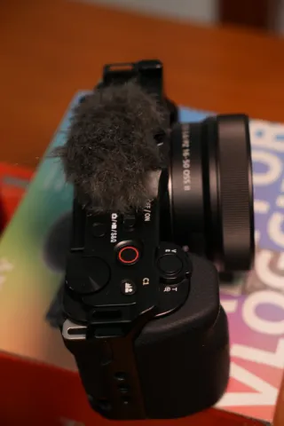 Sony ZV-E10 + Objetivo + Accesorios