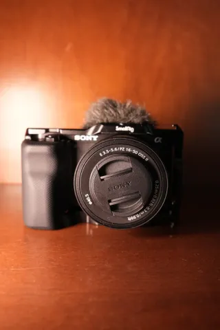 Sony ZV-E10 + Objetivo + Accesorios